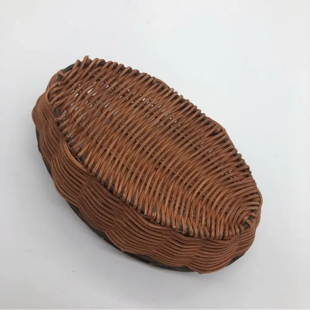 Small Wire and Wicker Basket, Cool Leaf detail. In excellent condition!